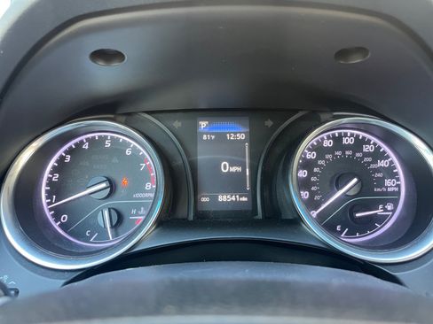 Used 2019 Toyota Camry SE FWD image 15