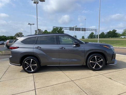 Used 2021 Toyota Highlander XSE FWD image 15