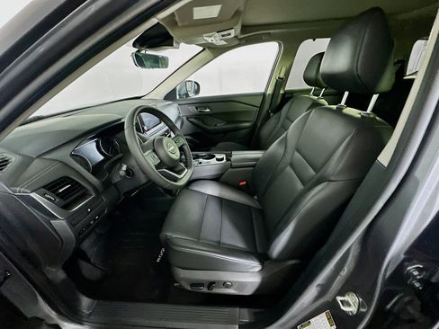 Used 2024 Nissan Rogue SV w/ SV Premium Package image 13