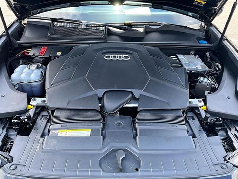 Used 2019 Audi Q8 Prestige AWD/4WD image 32