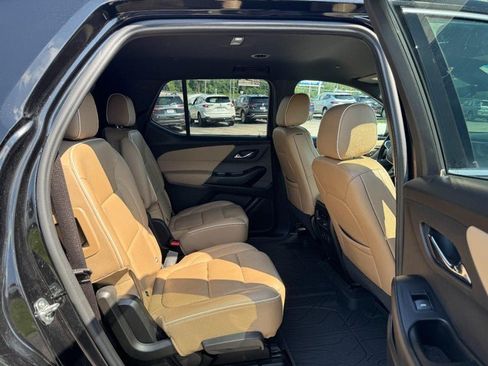 Used 2023 Chevrolet Traverse Premier w/ LPO, Floor Liner Package AWD/4WD image 10