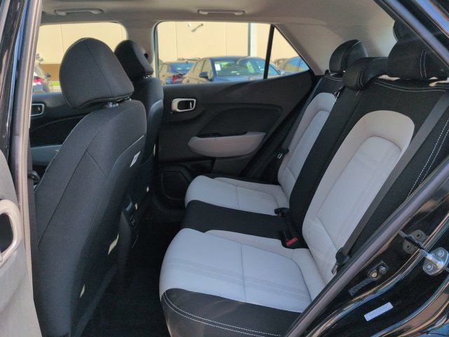 Used 2024 Hyundai Venue SEL FWD image 14