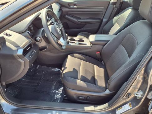 Used 2025 Nissan Altima 2.5 SV FWD image 21