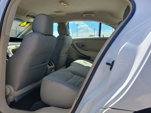 Used 2015 Ford Taurus SE FWD image 9