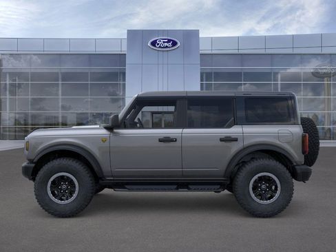 New 2025 Ford Bronco Badlands w/ Sasquatch Package AWD/4WD image 3