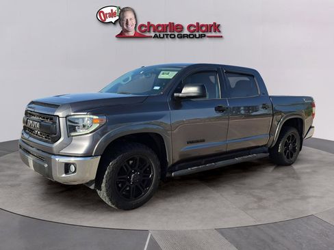 Used 2017 Toyota Tundra SR5 w/ SR5 Upgrade Package RWD image 1