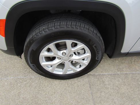 Used 2023 Jeep Grand Cherokee Limited w/ Trailer Tow Prep Group (B) image 9