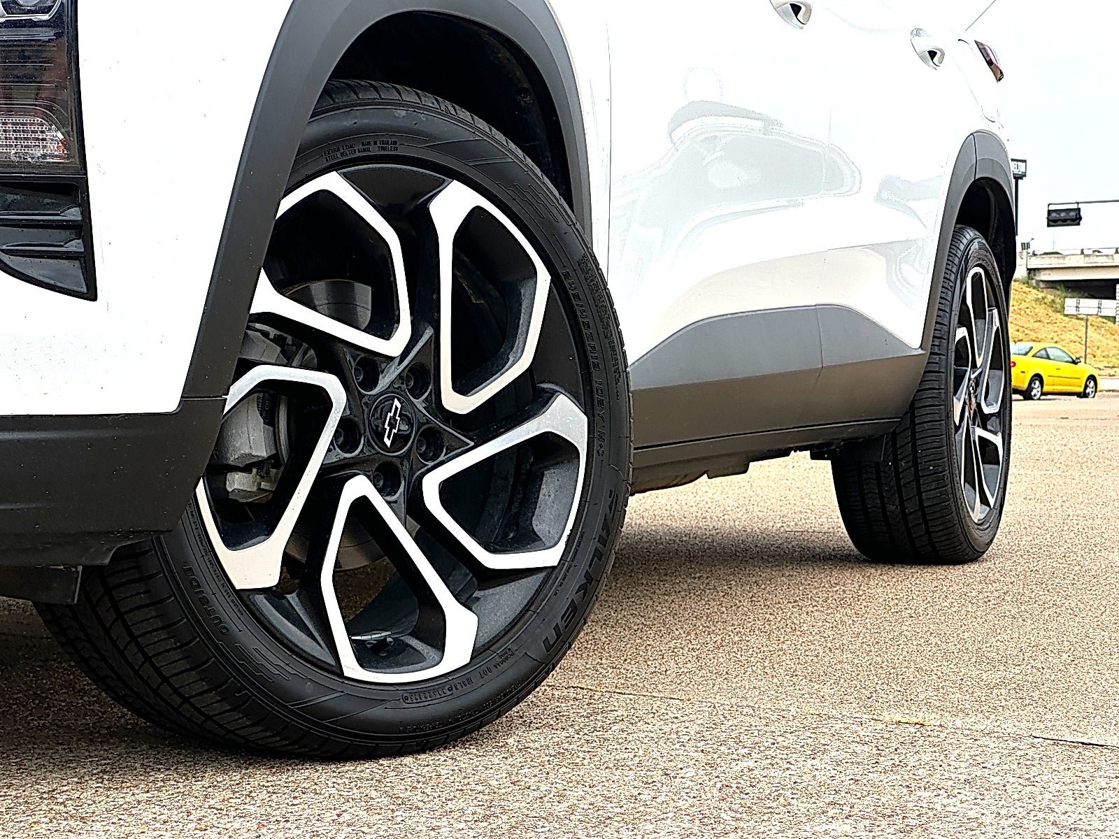 Used 2025 Chevrolet Trax RS w/ Driver Confidence Package FWD image 3