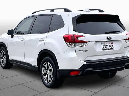 Used 2020 Subaru Forester Premium image 11