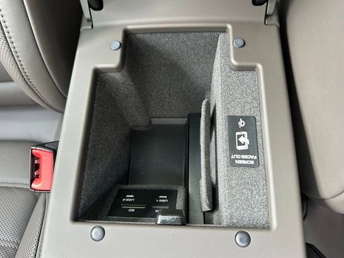 Certified 2026 Porsche Macan Turbo AWD/4WD image 27