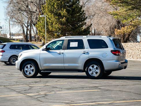 Used 2020 Toyota Sequoia SR5 w/ Premium Package image 7