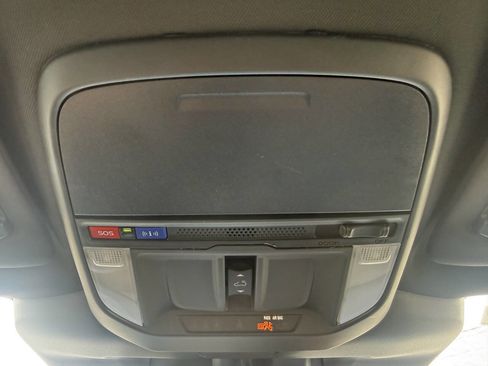 Used 2025 Subaru Forester Premium image 37