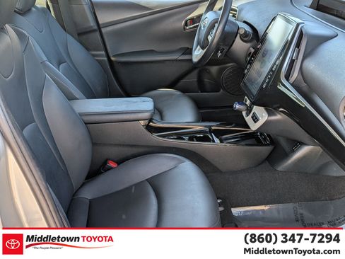 Used 2017 Toyota Prius Prime Premium image 37
