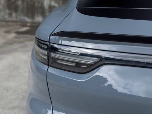 Certified 2023 Porsche Cayenne Turbo GT AWD/4WD image 18