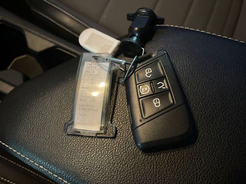 Used 2025 Volkswagen Jetta SE image 22