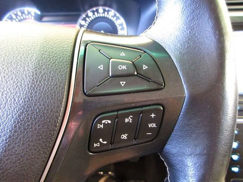 Used 2016 Ford Explorer Platinum image 16