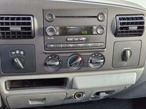 Used 2005 Ford F250 XL AWD/4WD image 17