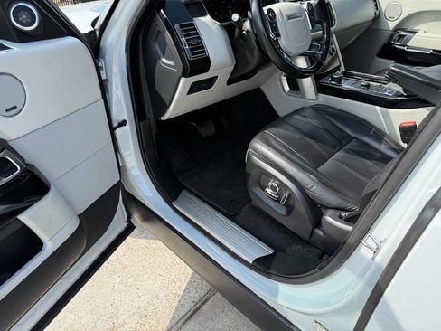 Used 2016 Land Rover Range Rover HSE image 14