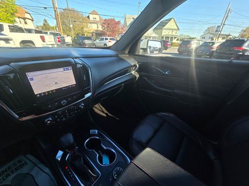 Used 2023 Chevrolet Traverse RS AWD/4WD image 12