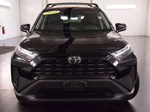Used 2022 Toyota RAV4 XLE AWD/4WD image 2