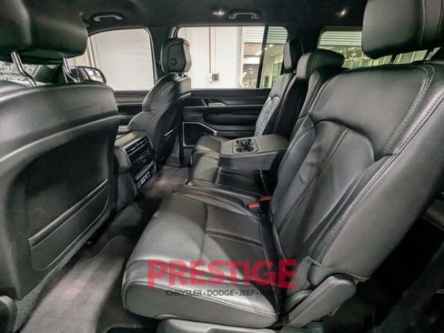 Used 2024 Jeep Wagoneer L Series II w/ Flexible Seating Group image 31