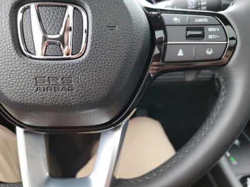 Used 2025 Honda Pilot Touring image 17