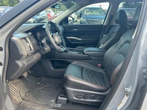 Used 2025 Nissan Pathfinder Platinum w/ Cargo Package AWD/4WD image 26