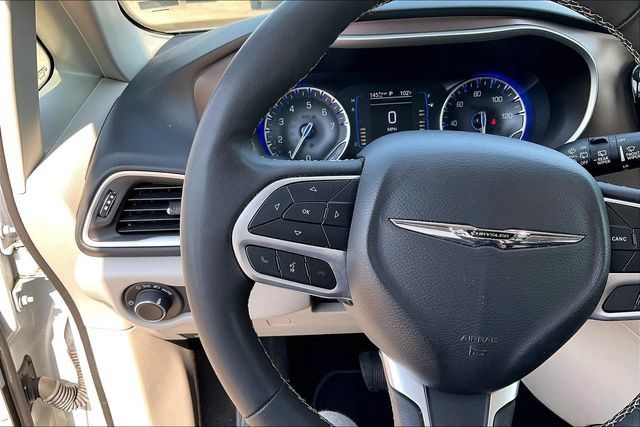 Used 2023 Chrysler Voyager LX FWD image 10
