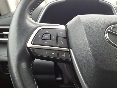 Certified 2022 Toyota Highlander XLE image 18