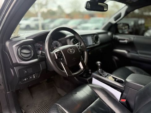 Used 2021 Toyota Tacoma TRD Off-Road w/ TRD Premium Off Road Package image 12