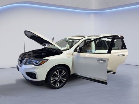 Used 2017 Nissan Pathfinder Platinum AWD/4WD image 11