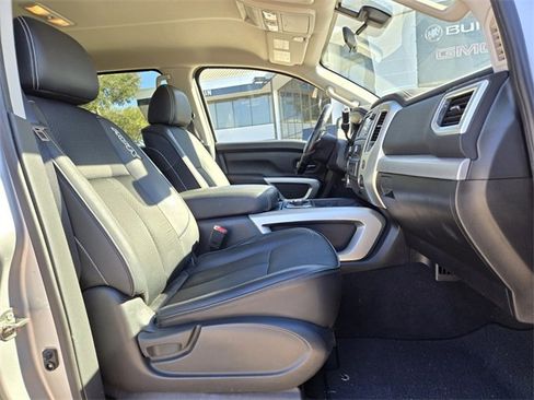 Used 2017 Nissan Titan PRO-4X image 17