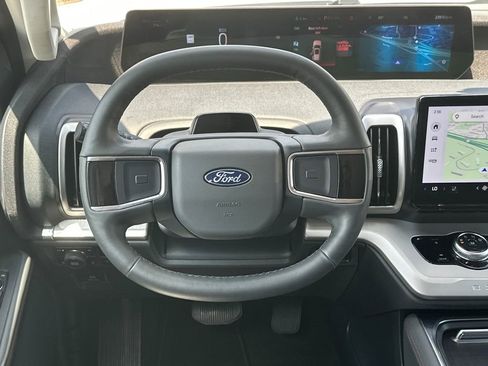 Used 2025 Ford Expedition Active AWD/4WD image 27