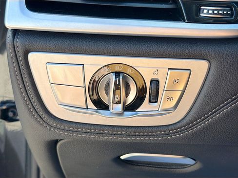Used 2020 BMW 740i image 36