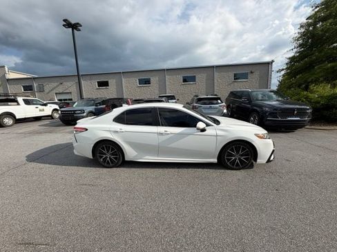 Used 2021 Toyota Camry SE FWD image 6