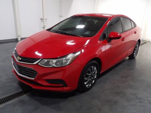 Used 2018 Chevrolet Cruze LS image 3