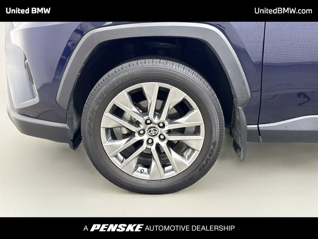 Used 2022 Toyota RAV4 XLE Premium AWD/4WD image 9
