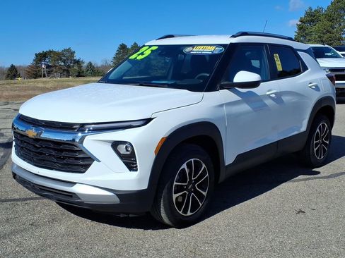 Used 2025 Chevrolet TrailBlazer LT image 3