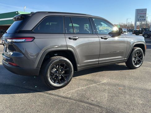 New 2025 Jeep Grand Cherokee Altitude image 6