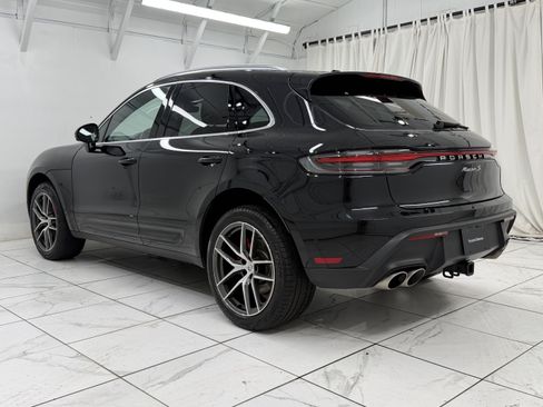 Certified 2023 Porsche Macan S AWD/4WD image 3