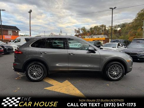 Used 2017 Porsche Cayenne S image 8