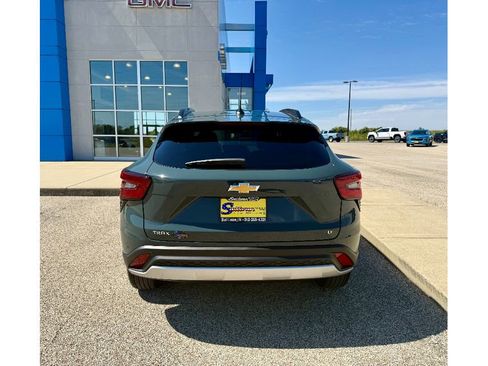 New 2026 Chevrolet Trax LT w/ Driver Confidence Package image 3