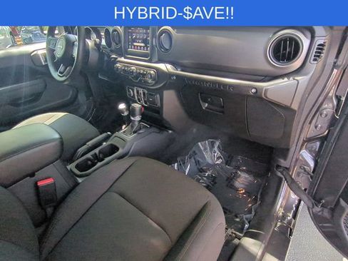 Used 2023 Jeep Wrangler Unlimited w/ Cold Weather Group AWD/4WD image 33