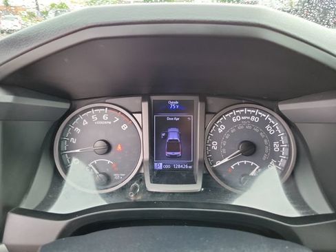 Used 2019 Toyota Tacoma TRD Sport AWD/4WD image 14
