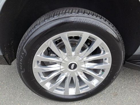 Certified 2024 Cadillac Escalade ESV Premium Luxury image 18