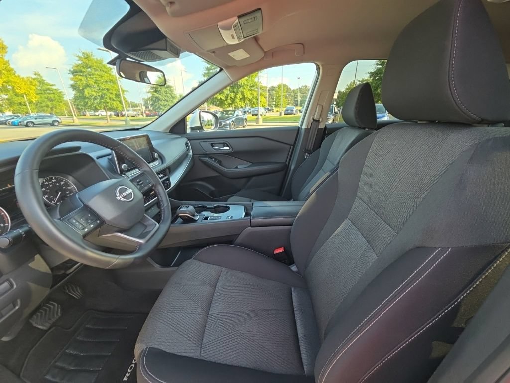 Used 2025 Nissan Rogue SV FWD image 26