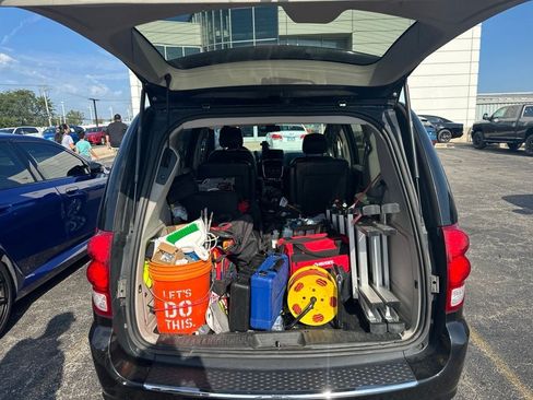 Used 2019 Dodge Grand Caravan SXT FWD image 18
