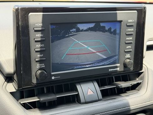 Used 2022 Toyota RAV4 XLE FWD image 18