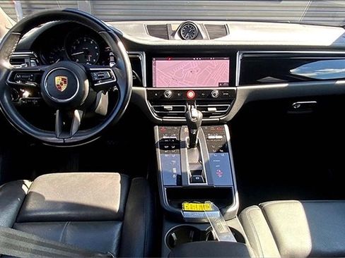Used 2023 Porsche Macan image 6