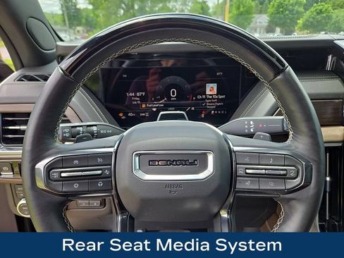 Used 2025 GMC Yukon Denali Ultimate AWD/4WD image 8